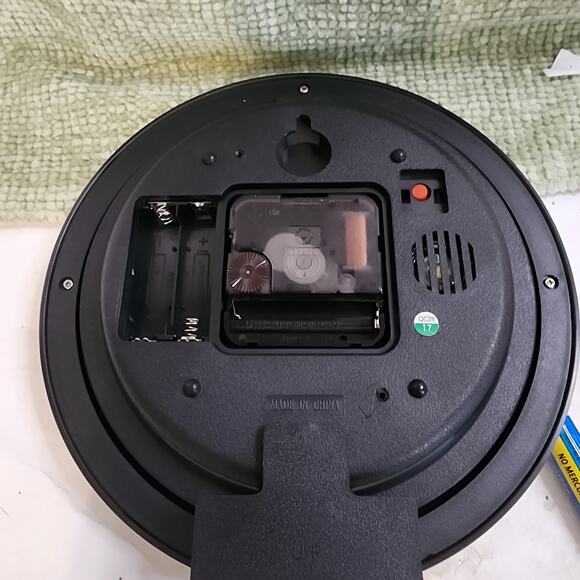 Feldstein Christmas Carol Clock Snowman Scene Plays 12 Holiday Carols w/ Box - Picture 3 of 14